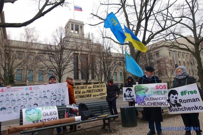 У Берліні пройшла акція на підтримку кримських татар У Берліні пройшла акція на підтримку кримських татар