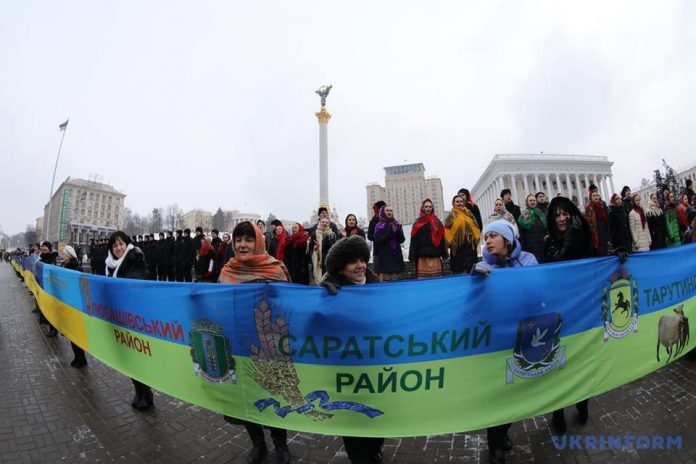 У Києві до Дня Соборності розгорнули рекордний прапор України (фото) У Києві до Дня Соборності розгорнули рекордний прапор України (фото)