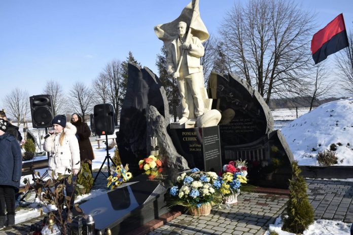 На Яворівщині вшанували пам’ять Героя Небесної Сотні Романа Сеника На Яворівщині вшанували пам’ять Героя Небесної Сотні Романа Сеника