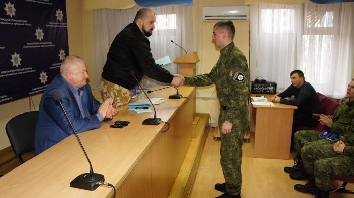На Луганщині львівські правоохоронці отримали спеціальні звання На Луганщині львівські правоохоронці отримали спеціальні звання
