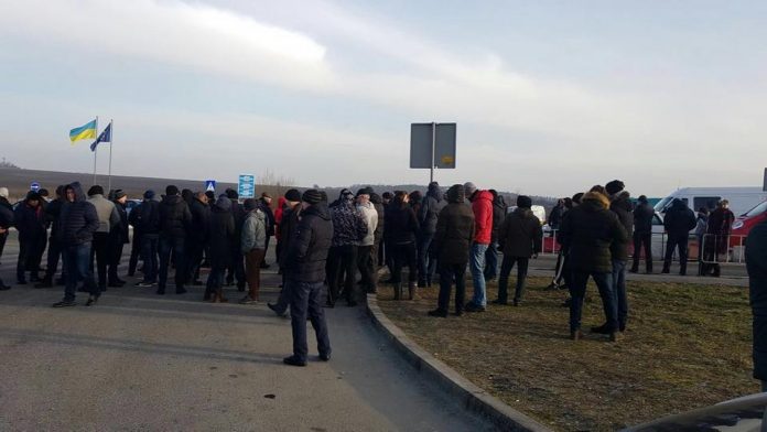 У пунктах пропуску на кордоні тривають акції протесту проти змін до Податкового кодексу У пунктах пропуску на кордоні тривають акції протесту проти змін до Податкового кодексу