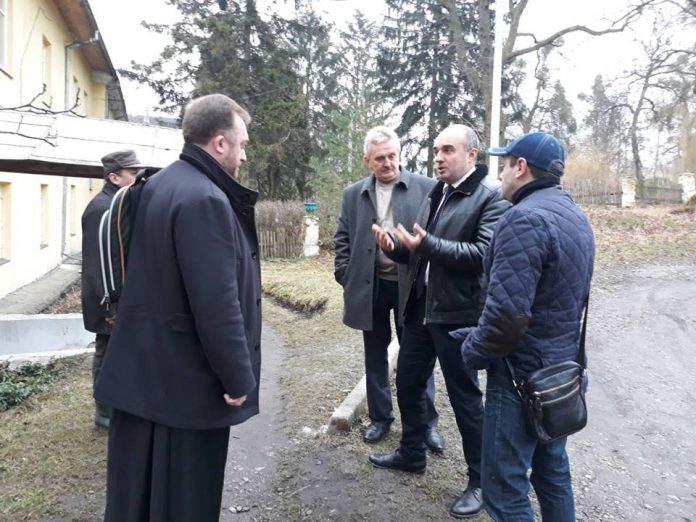 На Золочівщині монастирю повернуть приміщення, де містився фтизіатричний заклад На Золочівщині монастирю повернуть приміщення, де містився фтизіатричний заклад