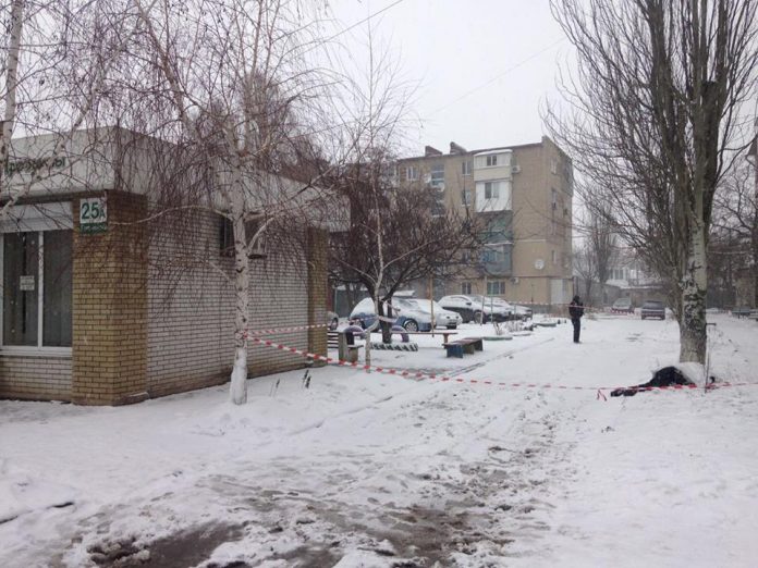 У Бердянську троє поліцейських отримали важкі осколкові поранення від гранати У Бердянську троє поліцейських отримали важкі осколкові поранення від гранати