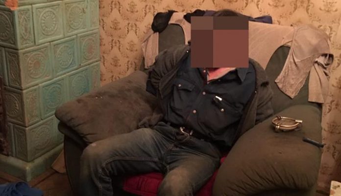 Після стрілянини у будинку львів’янин заховався у шафі від патрульних (фото) Після стрілянини у будинку львів’янин заховався у шафі від патрульних (фото)