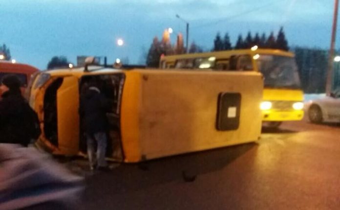 Внаслідок ДТП на вулиці Шевченка постраждали шестеро осіб Внаслідок ДТП на вулиці Шевченка постраждали шестеро осіб