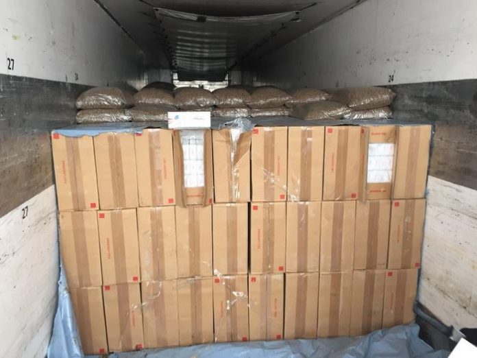 Іноземець намагався вивезти до ЄС цигарок на понад 100 тисяч доларів Іноземець намагався вивезти до ЄС цигарок на понад 100 тисяч доларів