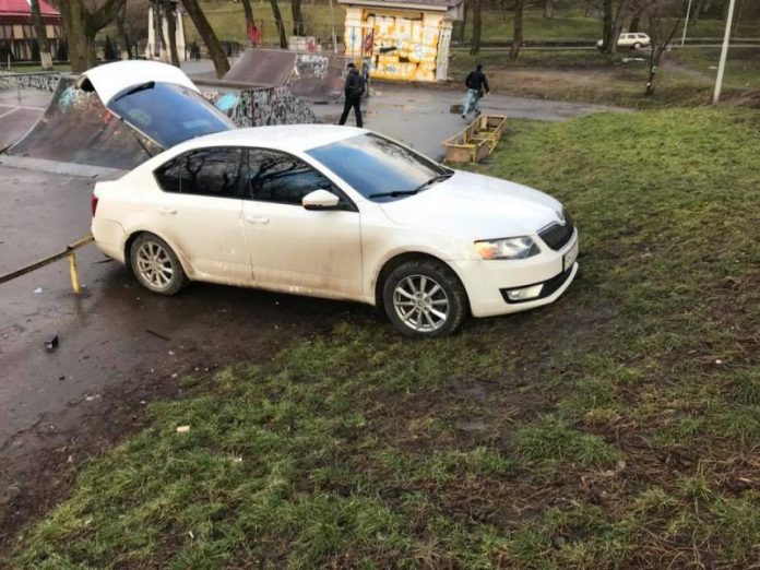 Сталі відомі деталі ДТП, яку вчинив головний лікар 6-ї поліклініки Львова (фото) Сталі відомі деталі ДТП, яку вчинив головний лікар 6-ї поліклініки Львова (фото)