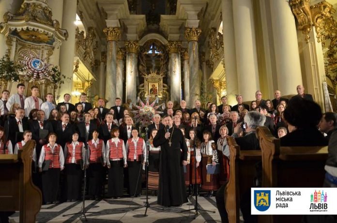 У Львові відбувся заключний гала-концерт Різдвяного фестивалю «Велика коляда» У Львові відбувся заключний гала-концерт Різдвяного фестивалю «Велика коляда»