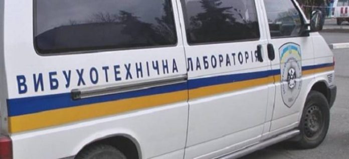 У Львові правоохоронці перевіряють повідомлення про замінування школи У Львові правоохоронці перевіряють повідомлення про замінування школи
