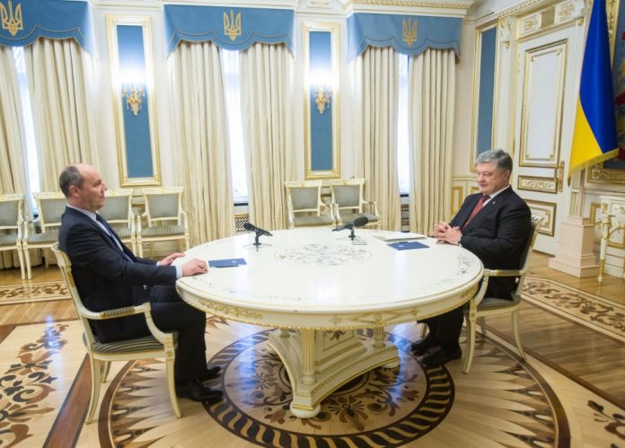 Порошенко підписав подання на призначення нових членів ЦВК Порошенко підписав подання на призначення нових членів ЦВК