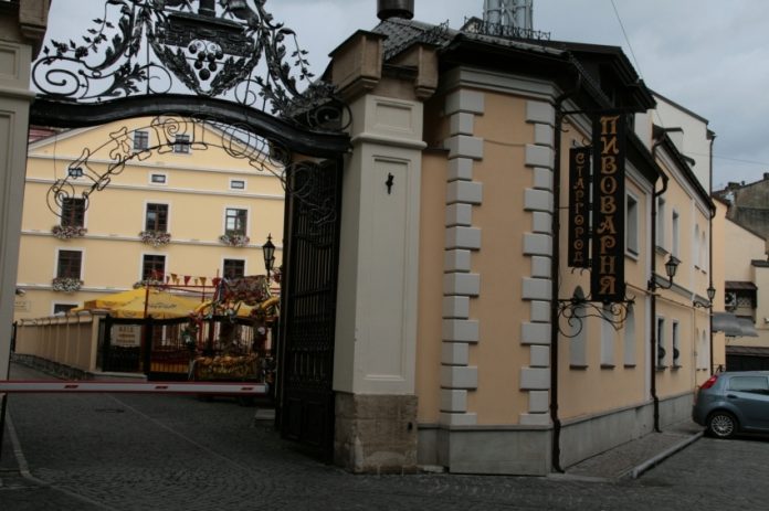 В новорічну ніч надійшло повідомлення про замінування пивоварні «Старгород» В новорічну ніч надійшло повідомлення про замінування пивоварні «Старгород»