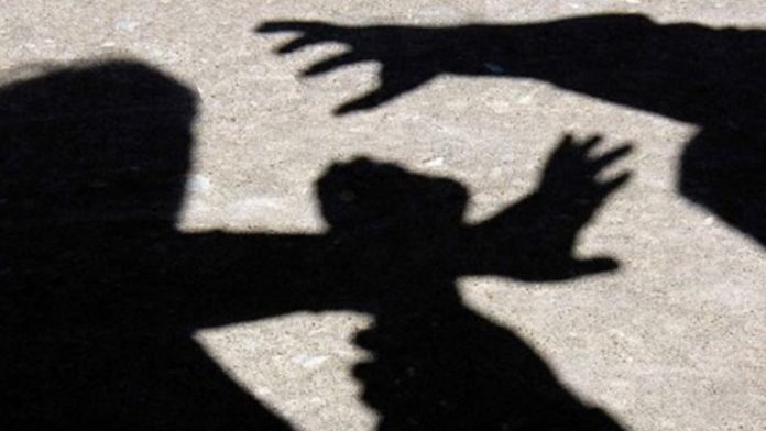 На Закарпатті старшокласниця побила 13-річну ученицю через ревнощі На Закарпатті старшокласниця побила 13-річну ученицю через ревнощі