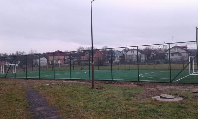 На Львівщині відкрили новий спортивний майданчик На Львівщині відкрили новий спортивний майданчик