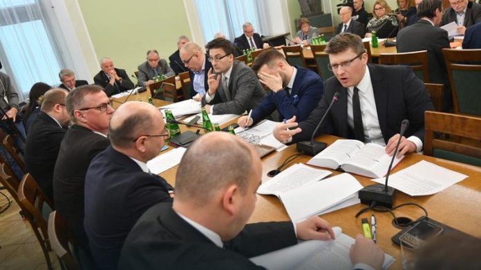 Сенат Польщі не захотів змінювати закон про «бандеризм» Сенат Польщі не захотів змінювати закон про «бандеризм»