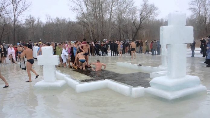 В ЛМР оприлюднили правила безпеки під час пірнання на Водохреща В ЛМР оприлюднили правила безпеки під час пірнання на Водохреща