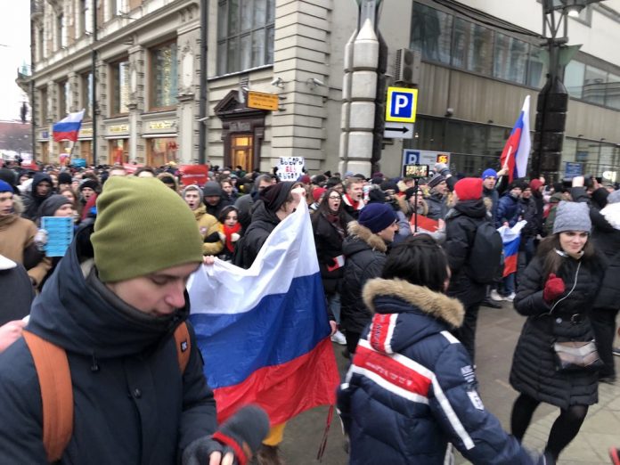 «Страйк виборців» у Москві проходив під відому пісню українських футбольних фанів про Путіна «Страйк виборців» у Москві проходив під відому пісню українських футбольних фанів про Путіна