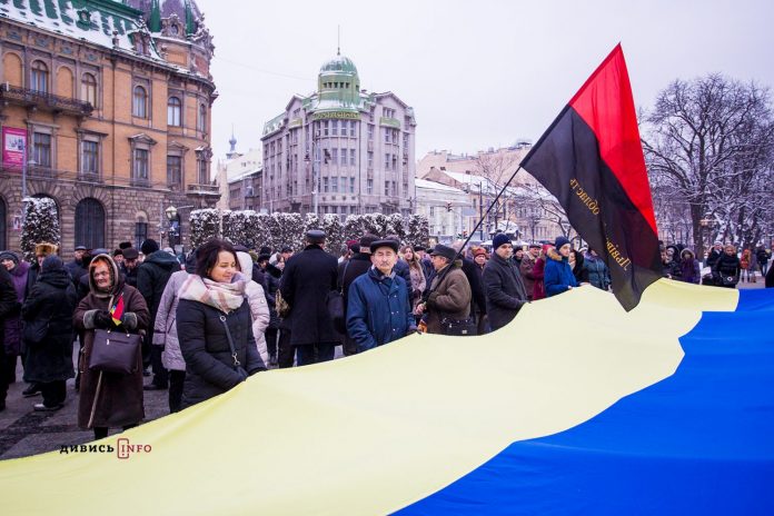 Спільна молитва: у Львові відбулося громадське віче до Дня Соборності (фото) Спільна молитва: у Львові відбулося громадське віче до Дня Соборності (фото)