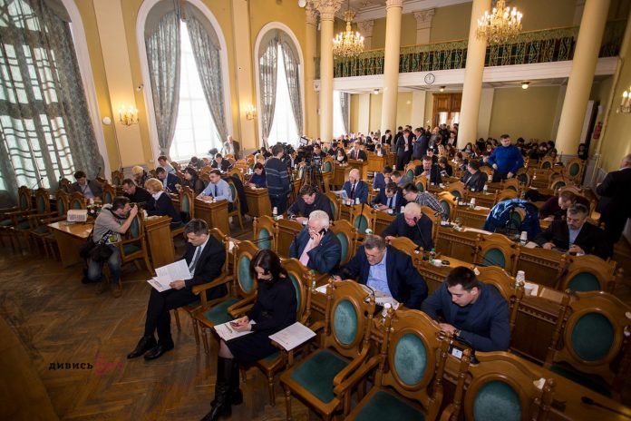 Львівські депутати зобов’язали «Муніципальну варту» охороняти школи та садочки Львівські депутати зобов’язали «Муніципальну варту» охороняти школи та садочки