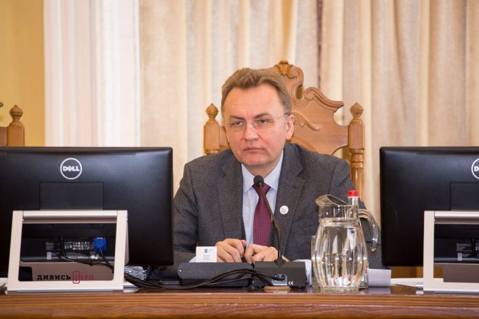 Депутати ЛМР перенесли питання виділення 20 мільйонів компанії Чуркіна на невизначений термін Депутати ЛМР перенесли питання виділення 20 мільйонів компанії Чуркіна на невизначений термін