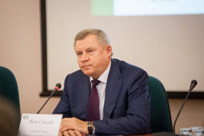 Порошенко пропонує призначити Смолія головою Нацбанку Порошенко пропонує призначити Смолія головою Нацбанку