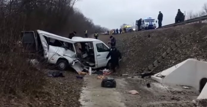 МЗС: У ДТП в Росії загинули 3 українців, ще 6 — поранені (фото, відео) МЗС: У ДТП в Росії загинули 3 українців, ще 6 — поранені (фото, відео)