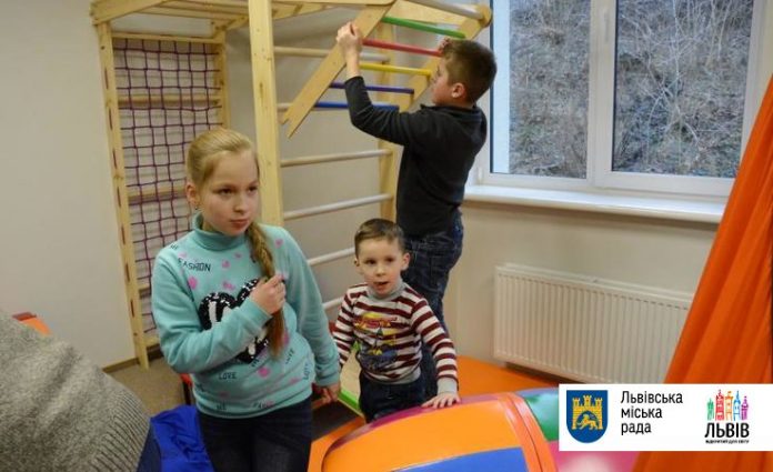 У Львові відкрили «Сенсорну кімнату» для реабілітації дітей з особливими потребами У Львові відкрили «Сенсорну кімнату» для реабілітації дітей з особливими потребами