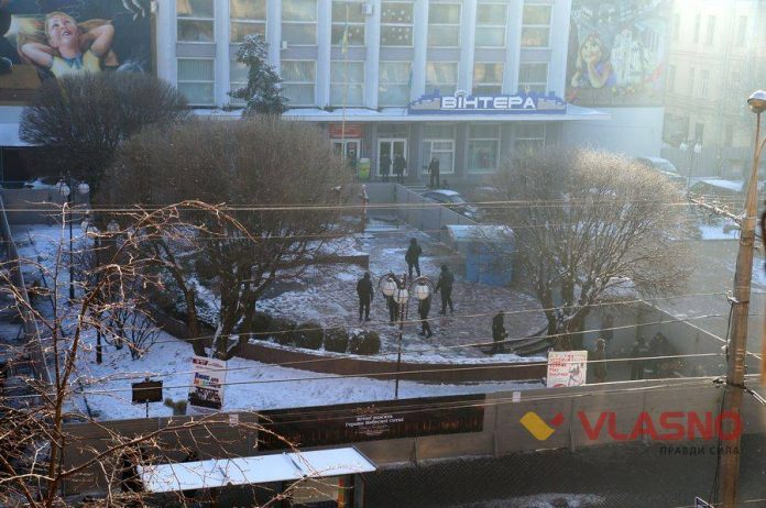 У центрі Вінниці знесли пам’ятник Шевченку, щоб встановити інший У центрі Вінниці знесли пам’ятник Шевченку, щоб встановити інший