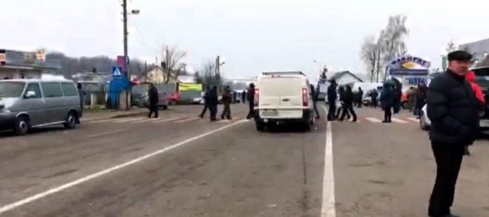 Львівські митники попереджають про можливе блокування 27 січня пунктів пропуску Львівські митники попереджають про можливе блокування 27 січня пунктів пропуску