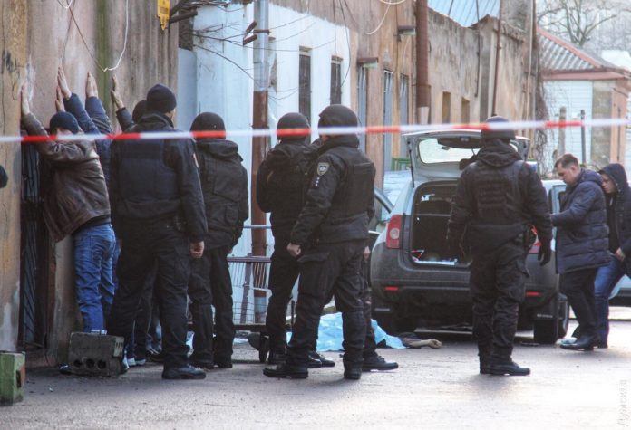 У центрі Одеси чоловік відкрив стрілянину: є загиблий та поранені У центрі Одеси чоловік відкрив стрілянину: є загиблий та поранені