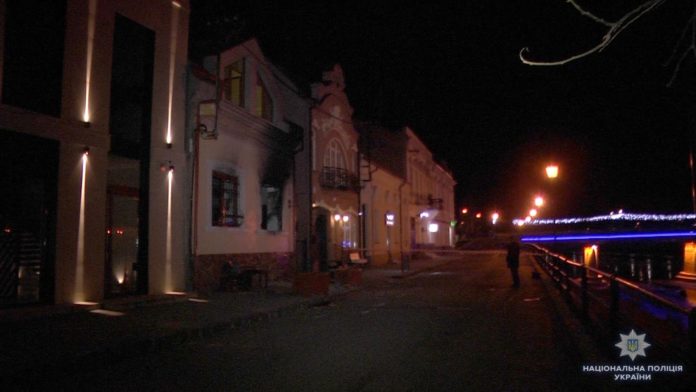 Вночі в Ужгороді підпалили офіс товариства угорської культури Вночі в Ужгороді підпалили офіс товариства угорської культури
