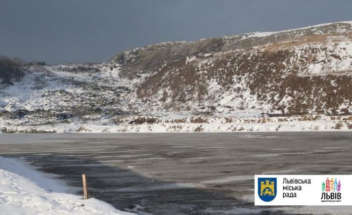 На Грибовицькому сміттєзвалищі перевірять будівництво дамби На Грибовицькому сміттєзвалищі перевірять будівництво дамби