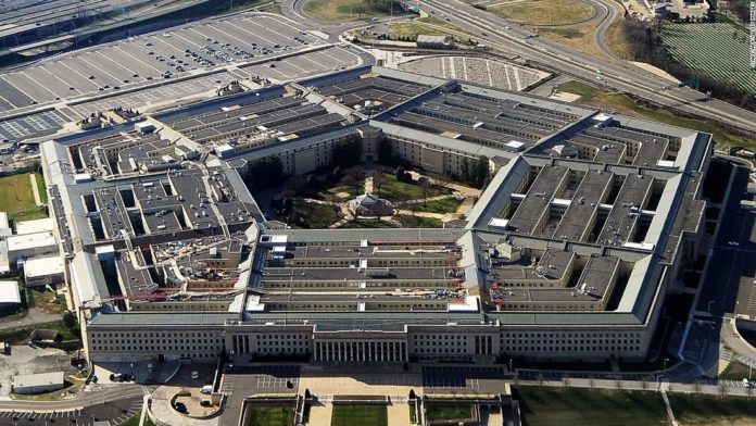 Відкритий трансгендер вперше підписав контракт з армією США Відкритий трансгендер вперше підписав контракт з армією США