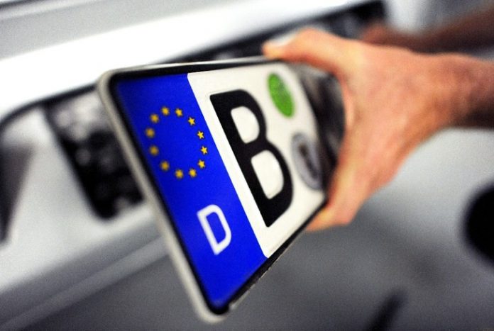 Майже чверть мільйона автомобілів «на бляхах» в Україні перебувають незаконно Майже чверть мільйона автомобілів «на бляхах» в Україні перебувають незаконно