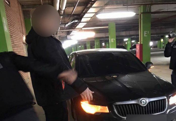Начальника кінологічної служби львівських прикордонників затримали на хабарі (фото) Начальника кінологічної служби львівських прикордонників затримали на хабарі (фото)
