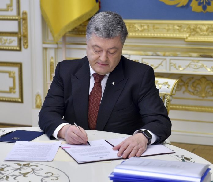 Порошенко підписав закон про будівництво музею Небесної Сотні Порошенко підписав закон про будівництво музею Небесної Сотні