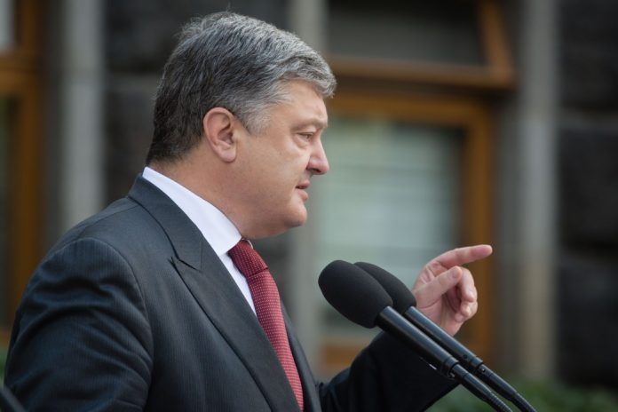 Справа про держзраду Януковича: суд розпочав допит Порошенка через відеозв’язок Справа про держзраду Януковича: суд розпочав допит Порошенка через відеозв’язок