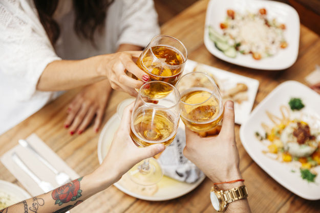 Вчені довели, що вживання алкоголю подовжує життя