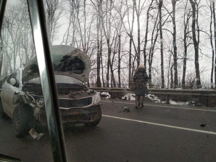 На Львівщині зіткнулись чотири автомобілі На Львівщині зіткнулись чотири автомобілі