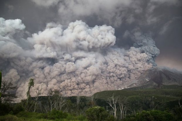 В Індонезії прокинувся вулкан (фото, відео)