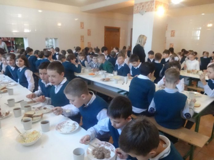 Обід на вибір. Як працює харчовий експеримент у школах Львова Обід на вибір. Як працює харчовий експеримент у школах Львова