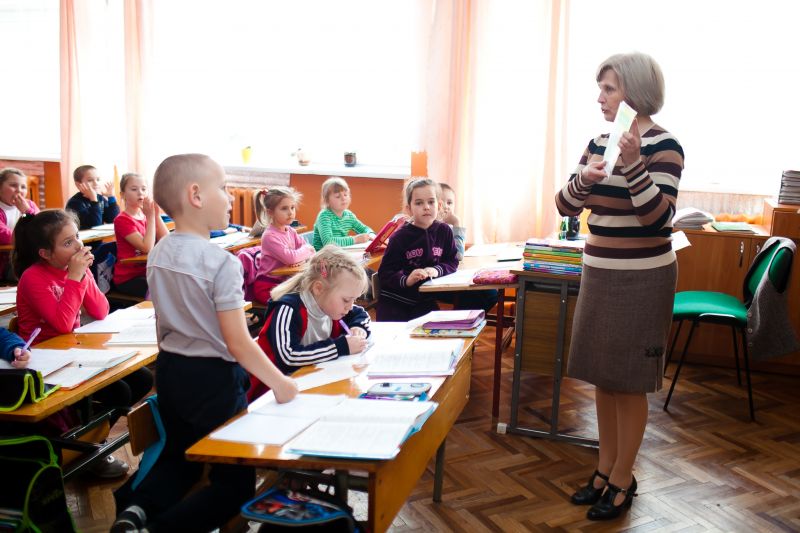 У 12-ти навчальних закладах Львова призупинено навчання через ГРВІ