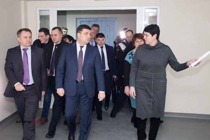 УКУ, перинатальний та контракт з ЄБРР: як Гройсман відвідував Львів (фоторепортаж) УКУ, перинатальний та контракт з ЄБРР: як Гройсман відвідував Львів (фоторепортаж)