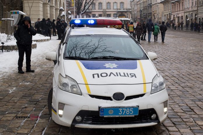 Чоловік влаштував стрілянину з вікна багатоповерхівки Чоловік влаштував стрілянину з вікна багатоповерхівки