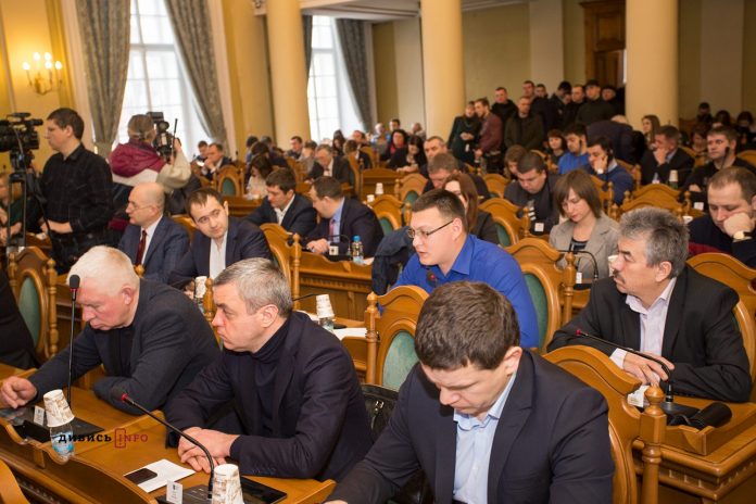 Львівські депутати вимагають націоналізувати ЛАЗ Львівські депутати вимагають націоналізувати ЛАЗ