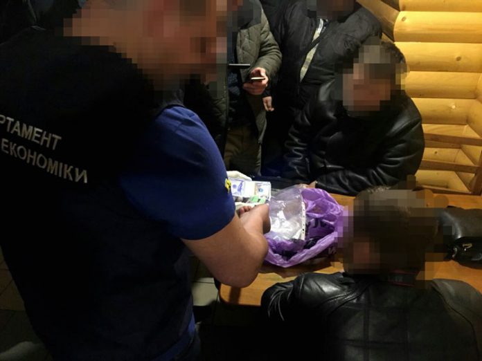 У Львові взяли під варту осіб, які вимагали гроші за погодження містобудівних умов У Львові взяли під варту осіб, які вимагали гроші за погодження містобудівних умов