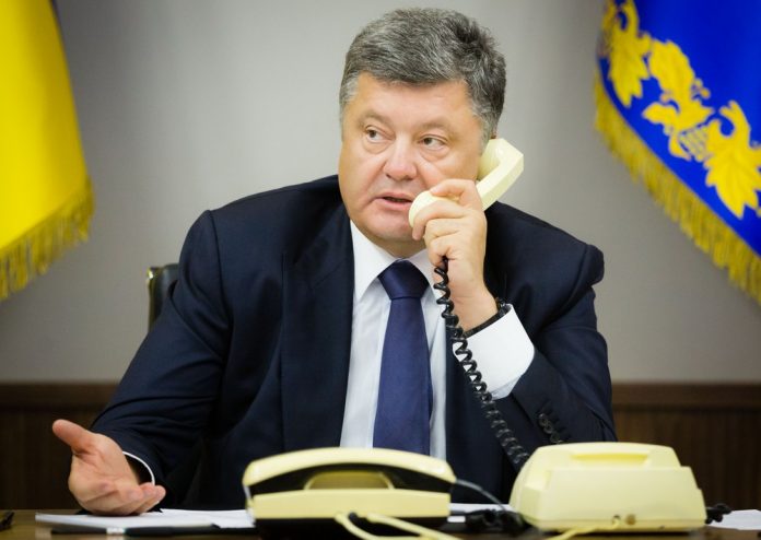 Порошенко розповів, про що говорив по телефону з Путіним Порошенко розповів, про що говорив по телефону з Путіним