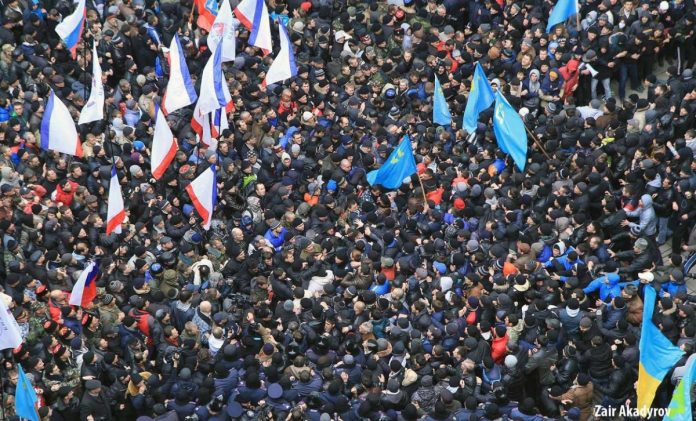 У мітингу під ВР Криму брали участь перевдягнені російські військові, – прокуратура У мітингу під ВР Криму брали участь перевдягнені російські військові, – прокуратура