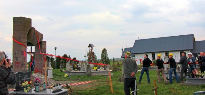 За три роки у Польщі сталося 15 актів вандалізму на українських місцях пам’яті За три роки у Польщі сталося 15 актів вандалізму на українських місцях пам’яті