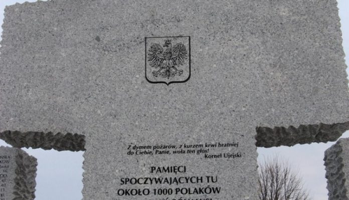 Анджей Дуда звинуватив українських націоналістів у «геноциді» поляків села Гута Пеняцька Анджей Дуда звинуватив українських націоналістів у «геноциді» поляків села Гута Пеняцька