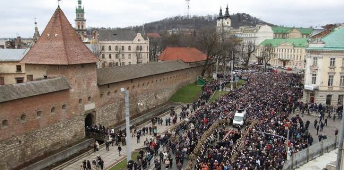 У Львові відбудеться традиційна загальноміська Хресна дорога У Львові відбудеться традиційна загальноміська Хресна дорога